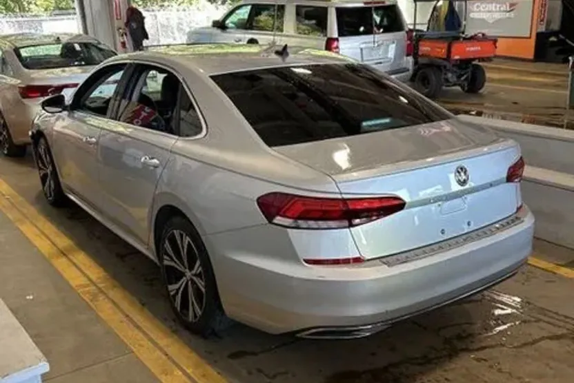 2021 Volkswagen Passat SE photo 1