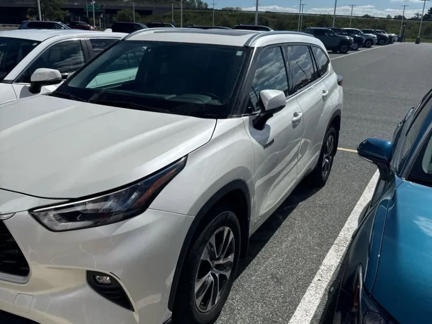 2020 Toyota Highlander Hybrid XLE photo 1