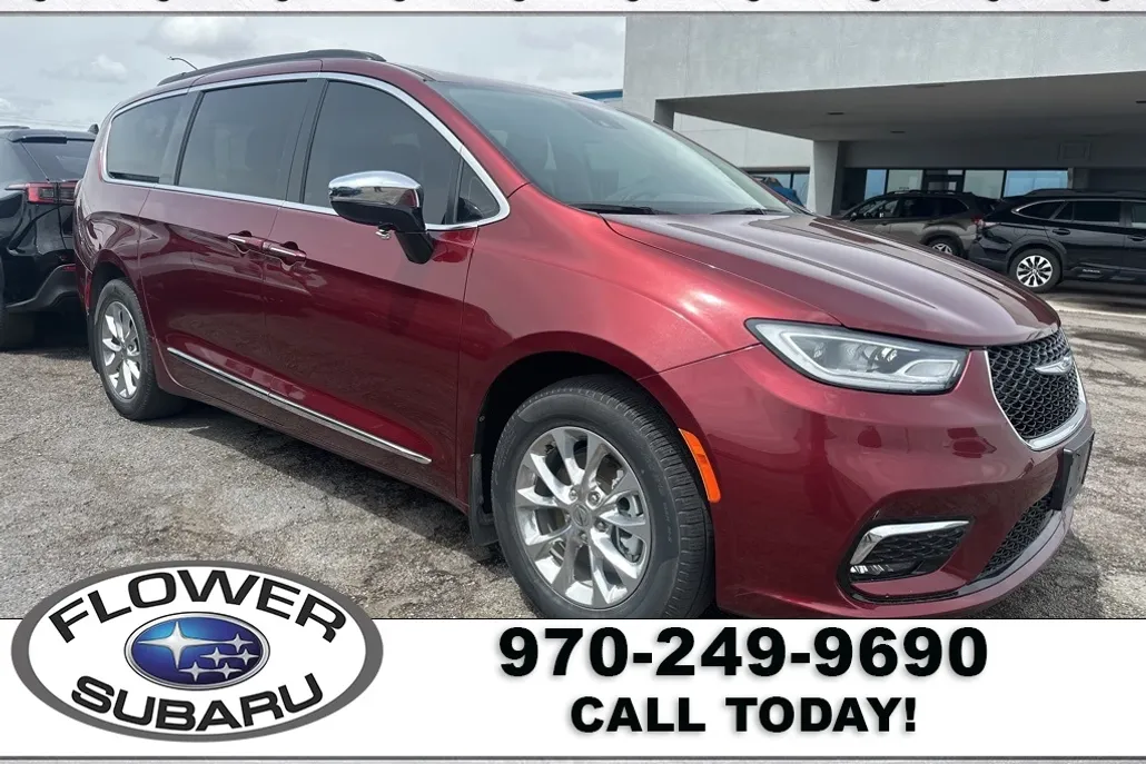 2023 Chrysler Pacifica Limited photo 1