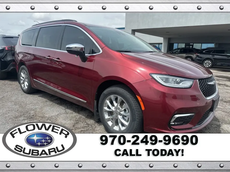 2023 Chrysler Pacifica Limited photo 1