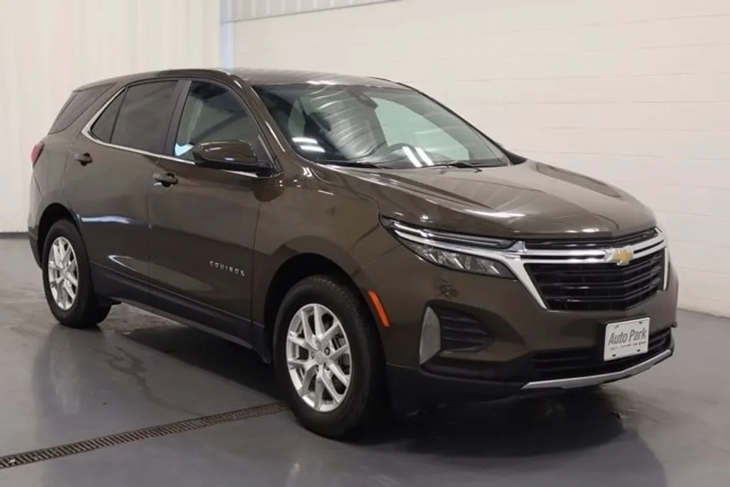 2024 Chevrolet Equinox LT photo 1