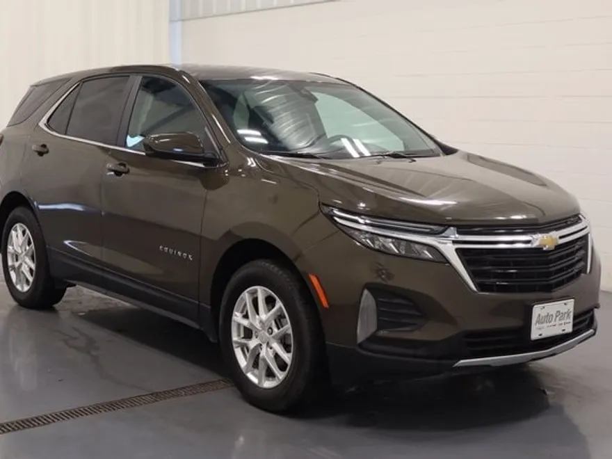 2024 Chevrolet Equinox LT photo 1