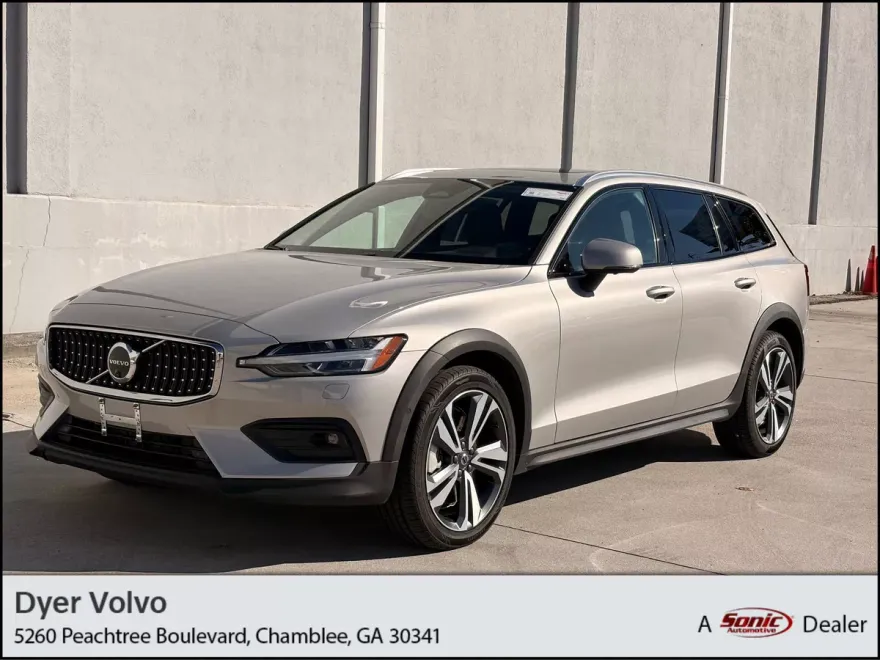 2025 Volvo V60 Cross Country Plus photo 1