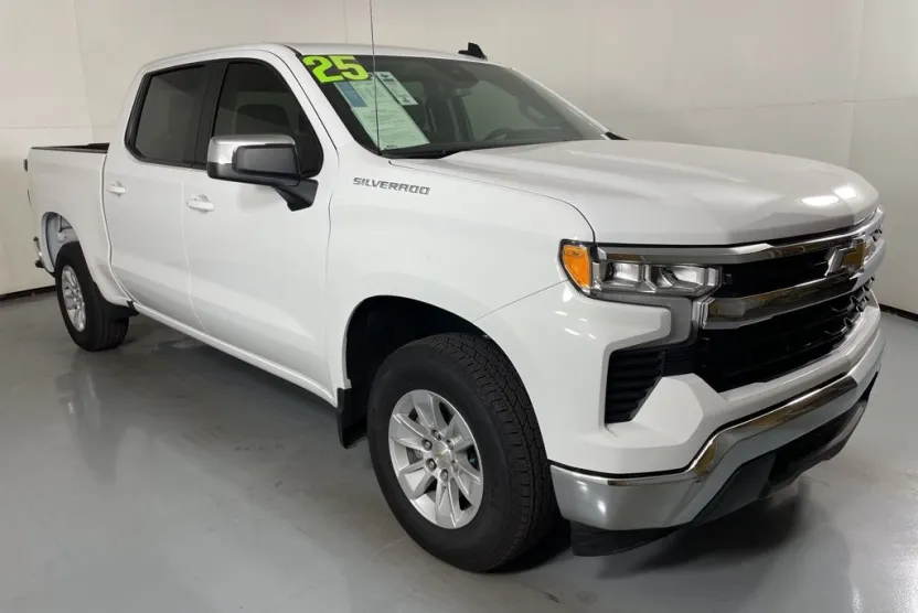 2025 Chevrolet Silverado 1500 LT photo 1