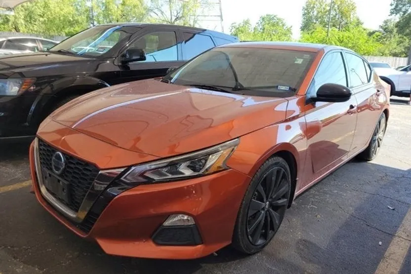 2021 Nissan Altima 2.5 SR photo 1