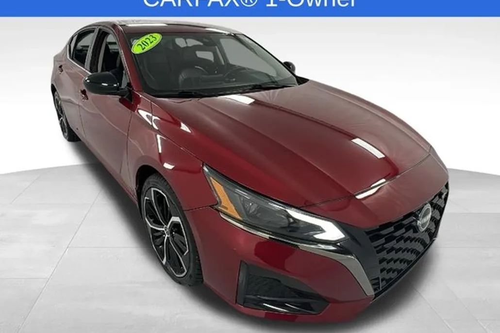 2023 Nissan Altima 2.5 SR photo 1