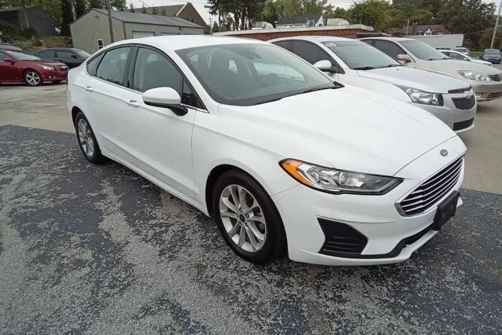 2020 Ford Fusion SE photo 1