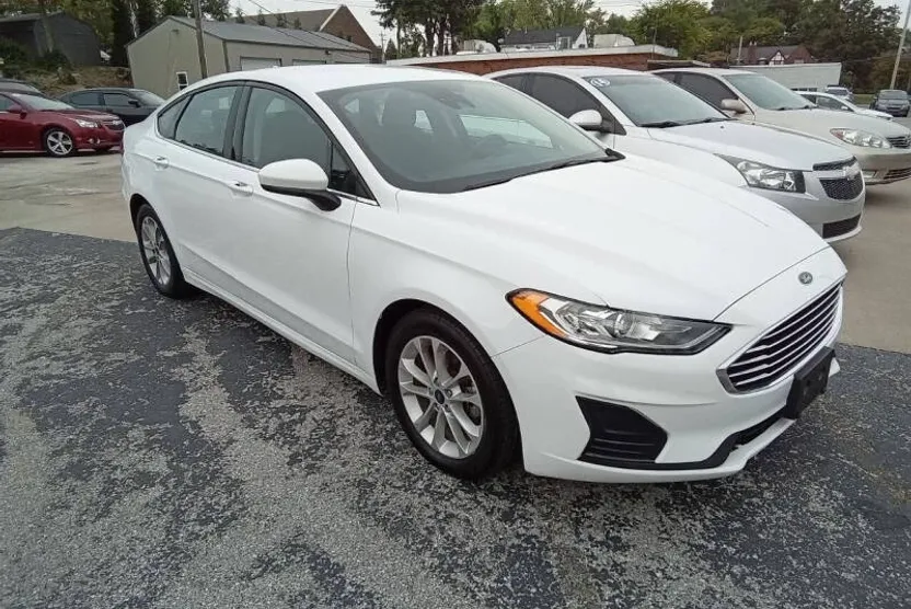 2020 Ford Fusion SE photo 1