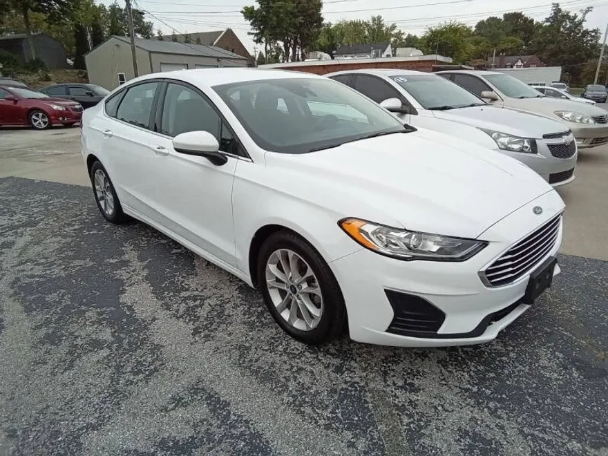 2020 Ford Fusion SE photo 1