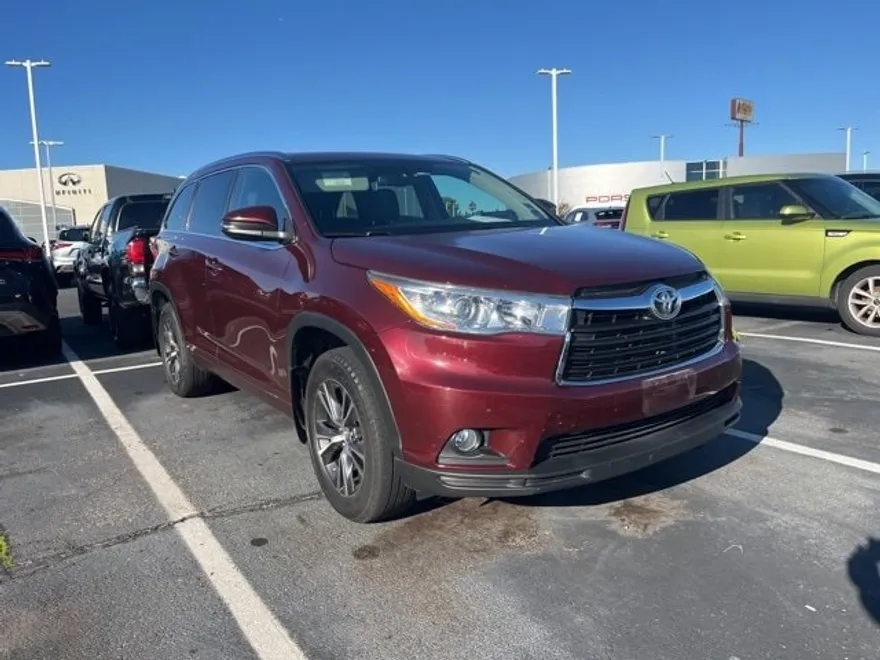 2016 Toyota Highlander XLE photo 1