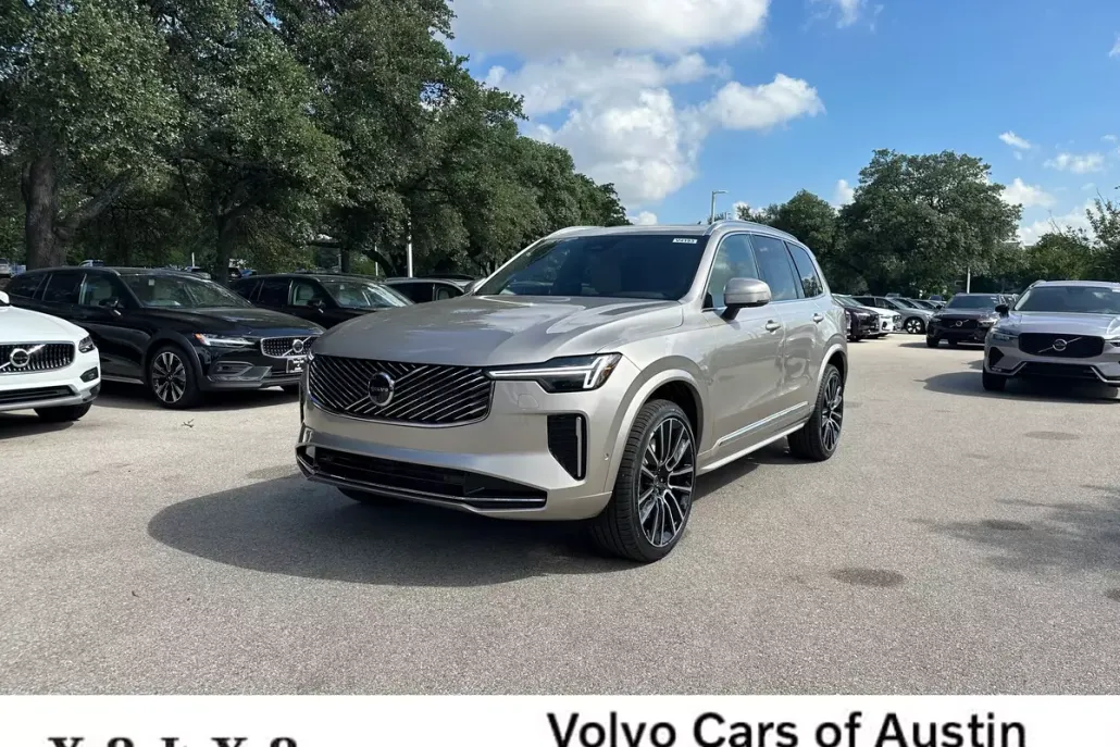 2026 Volvo XC90 B5 Plus photo 1