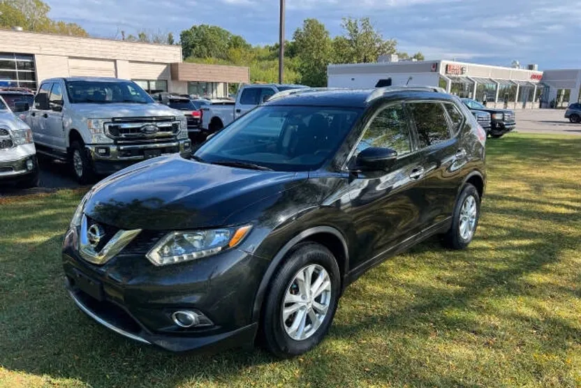 2016 Nissan Rogue SV photo 1