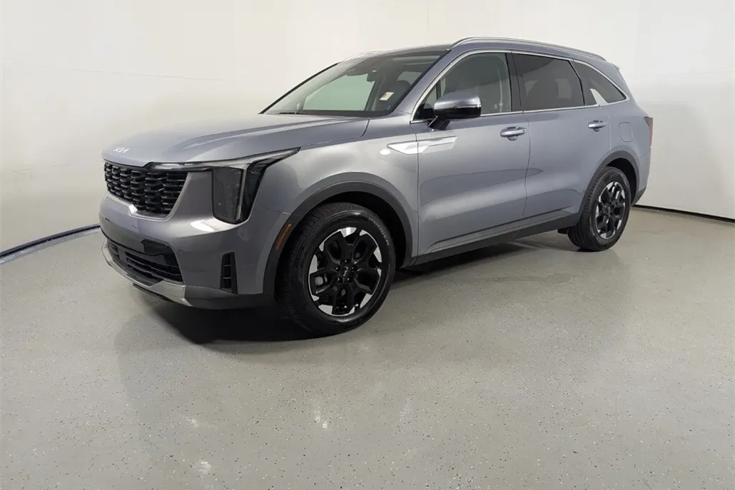 2024 Kia Sorento S photo 1