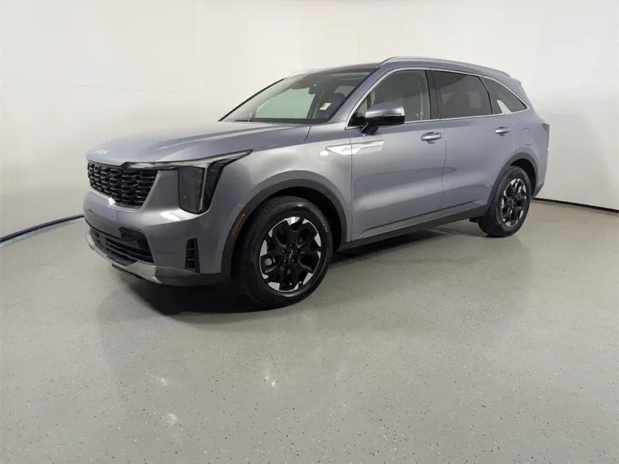 2024 Kia Sorento S photo 1