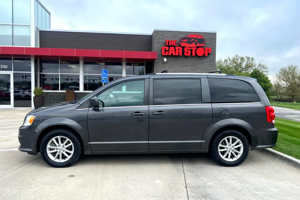 2020 Dodge Grand Caravan SXT photo 1