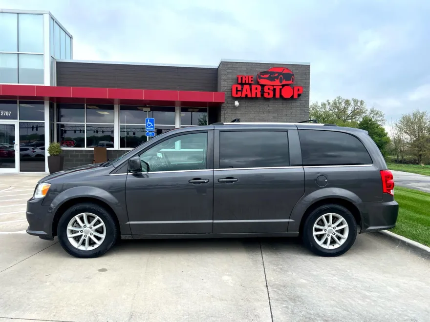 2020 Dodge Grand Caravan SXT photo 1