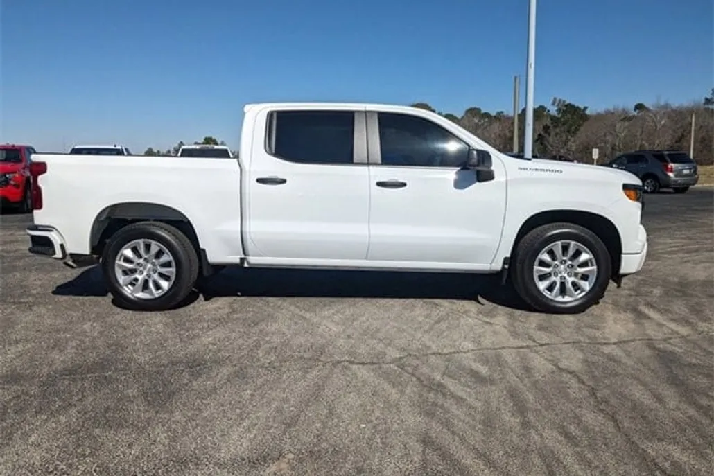 2024 Chevrolet Silverado 1500 Custom photo 1