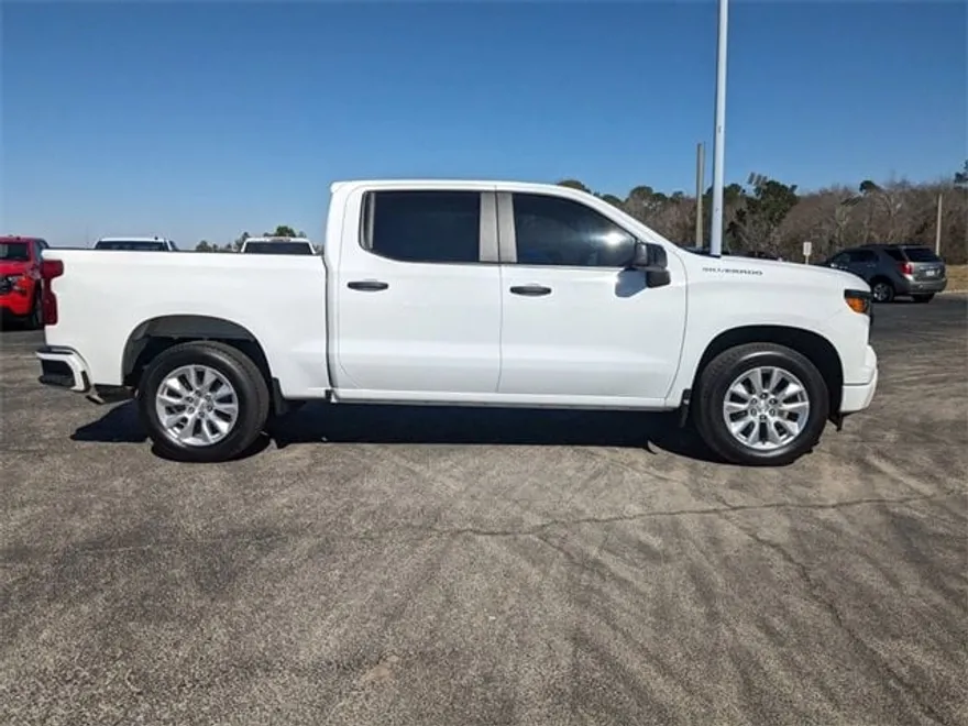 2024 Chevrolet Silverado 1500 Custom photo 1