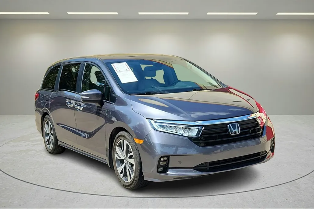 2024 Honda Odyssey Touring photo 1