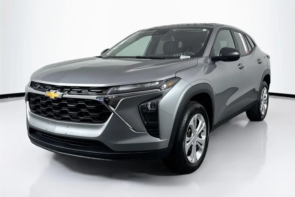 2024 Chevrolet Trax LS photo 1