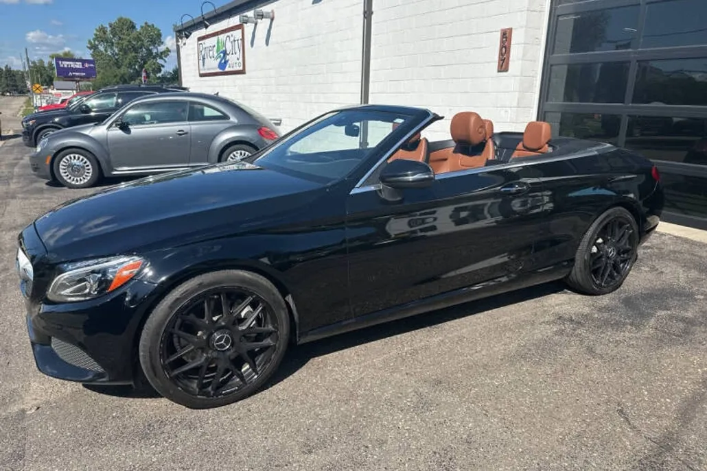 2017 Mercedes Benz C 300 photo 1