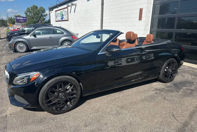 2017 Mercedes Benz C 300 photo 1