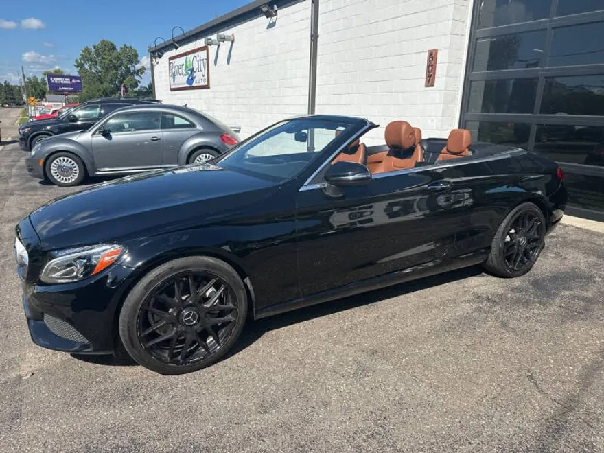 2017 Mercedes Benz C 300 photo 1