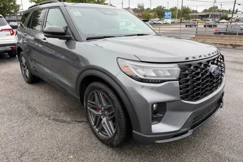 2025 Ford Explorer ST photo 3