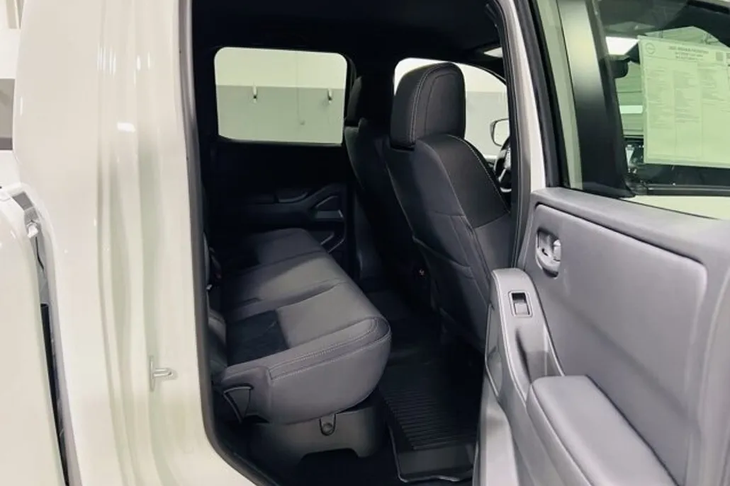 2026 Nissan Frontier SV photo 1