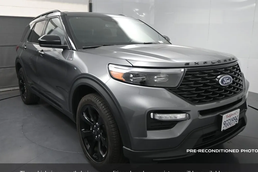2024 Ford Explorer ST-Line photo 1