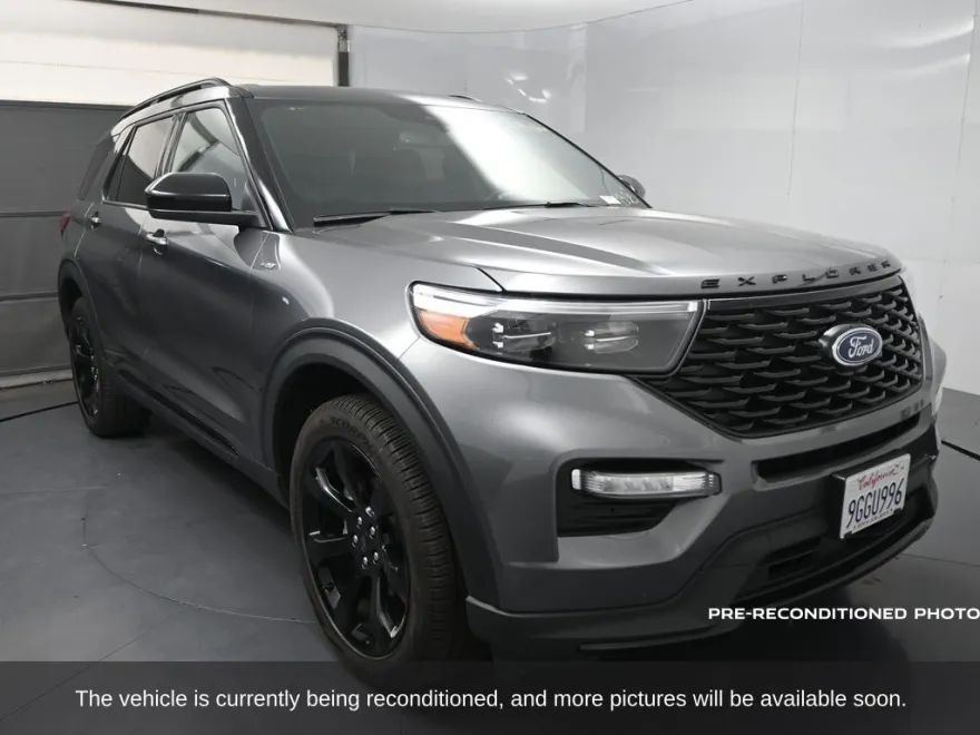 2024 Ford Explorer ST-Line photo 1
