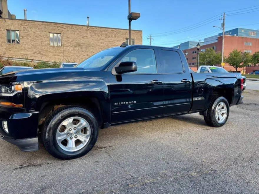2018 Chevrolet Silverado 1500 LT photo 1