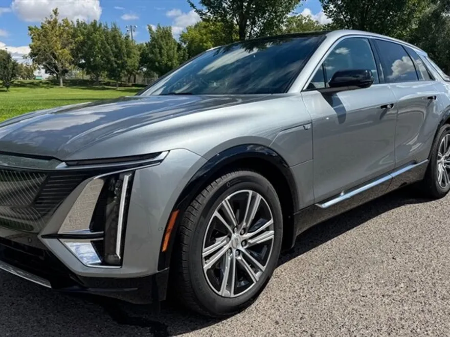 2024 Cadillac Lyriq Luxury photo 1