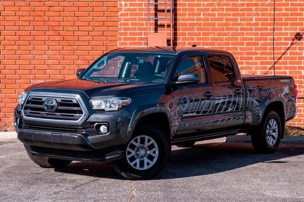 2018 Toyota Tacoma SR5 V6 photo 1