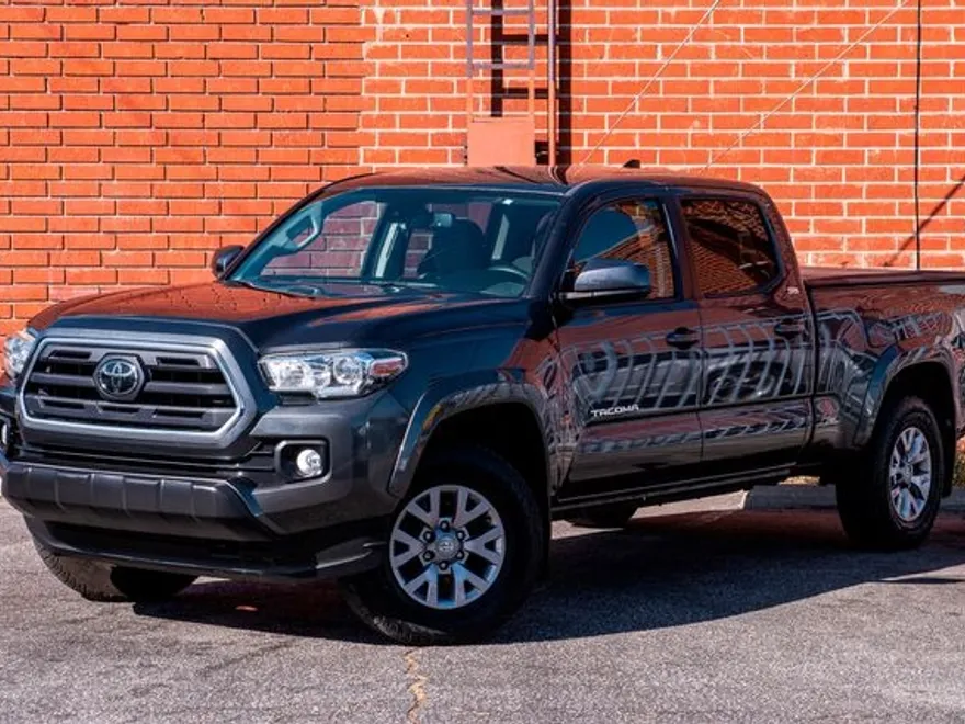 2018 Toyota Tacoma SR5 V6 photo 1