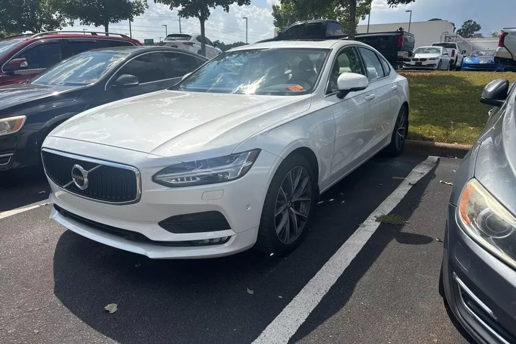 2017 Volvo S90 T5 Momentum photo 1