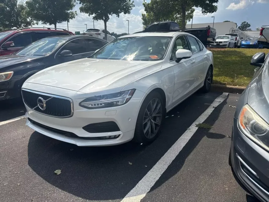 2017 Volvo S90 T5 Momentum photo 1
