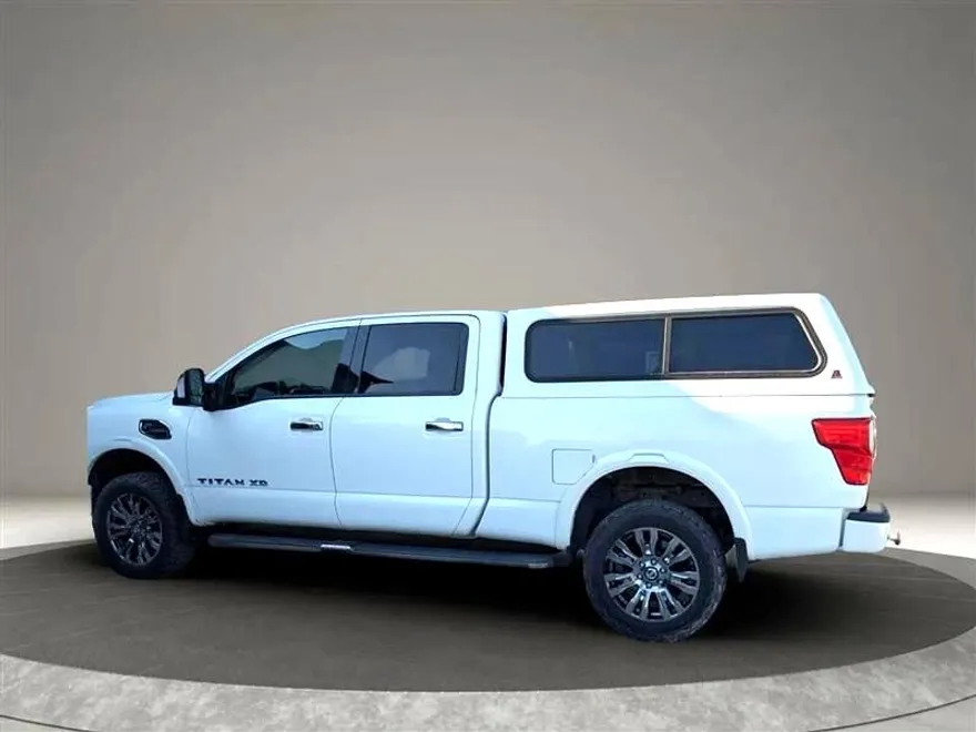 2017 Nissan Titan Platinum Reserve photo 1