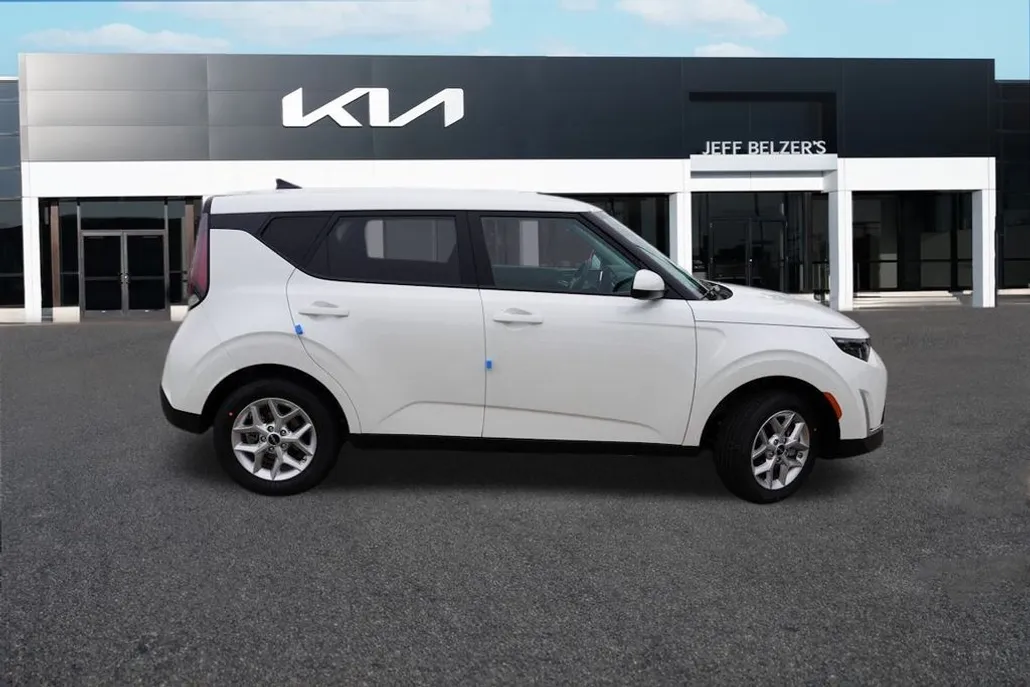 2025 Kia Soul LX photo 1