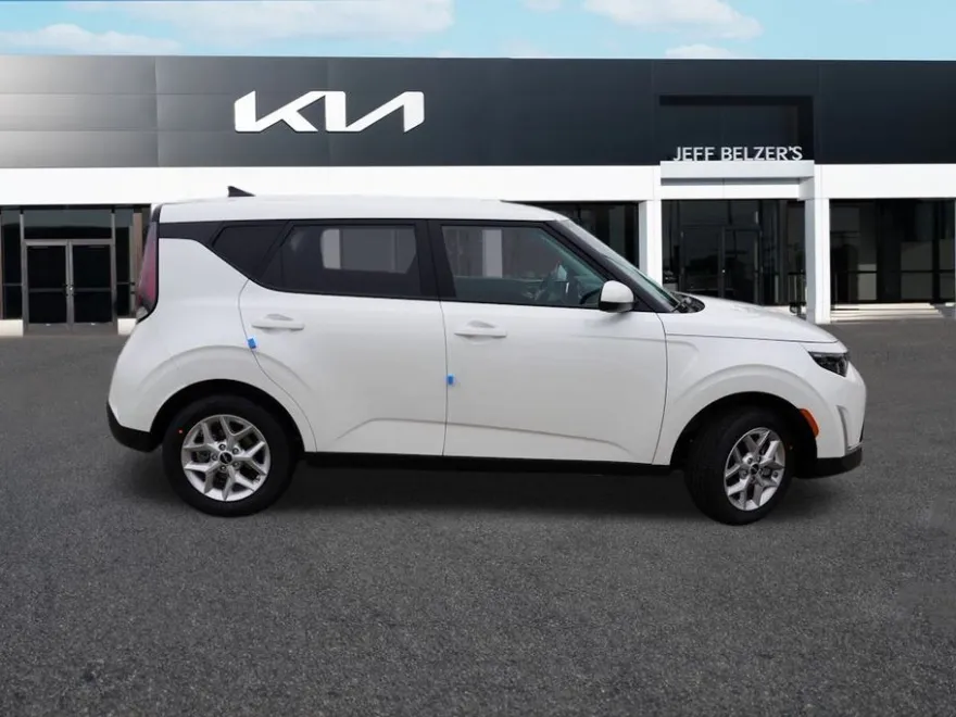 2025 Kia Soul LX photo 1