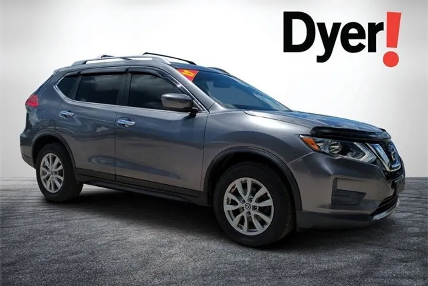 2017 Nissan Rogue SV photo 1