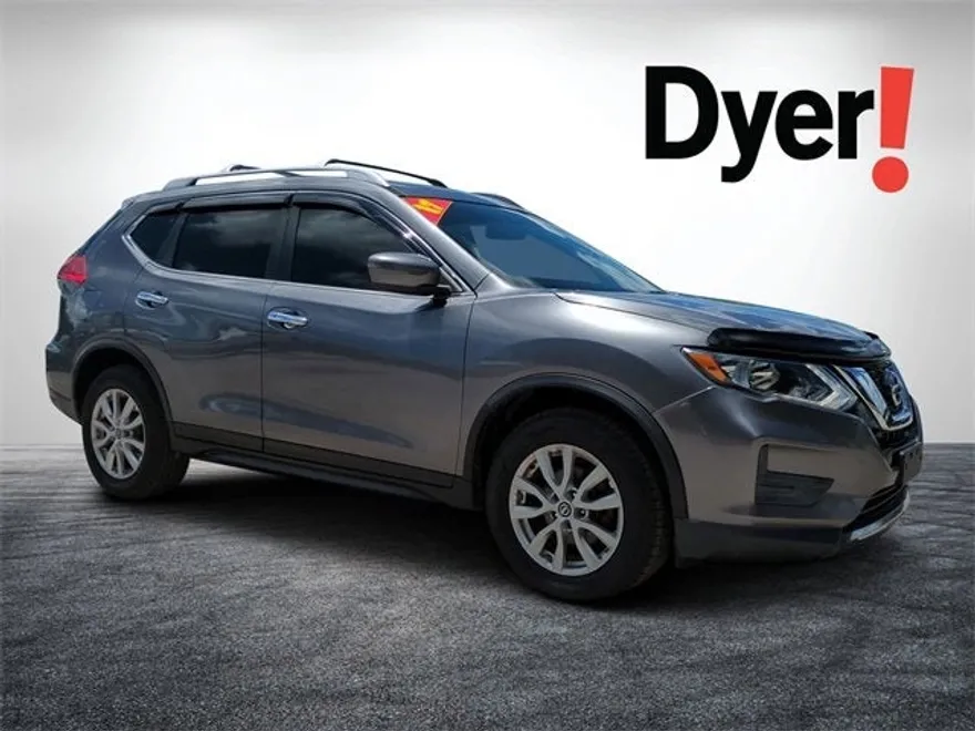 2017 Nissan Rogue SV photo 1