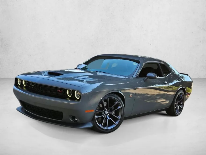 2023 Dodge Challenger R/T Scat Pack photo 1