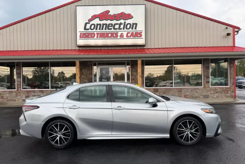 2023 Toyota Camry Hybrid SE photo 1