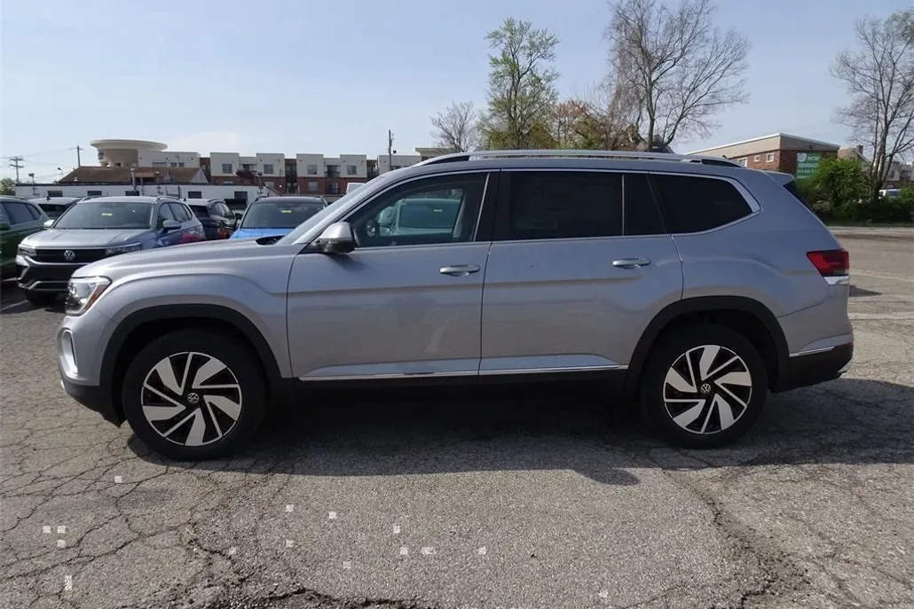 2025 Volkswagen Atlas SEL photo 1