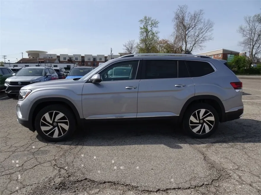 2025 Volkswagen Atlas SEL photo 1