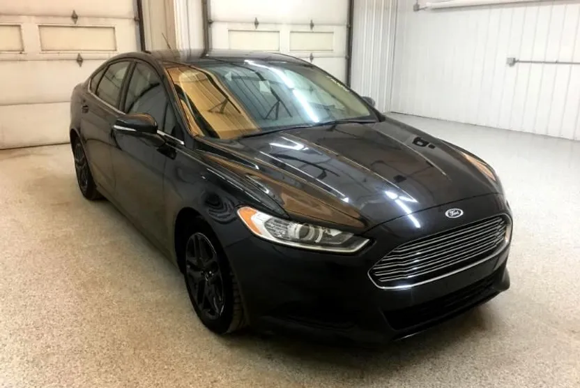2015 Ford Fusion SE photo 1
