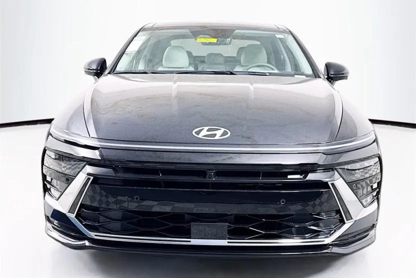2025 Hyundai Sonata Hybrid Limited photo 1
