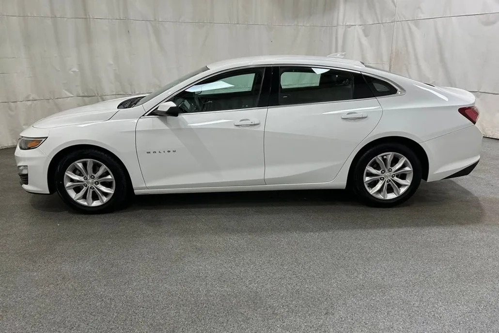 2021 Chevrolet Malibu 1LT photo 1