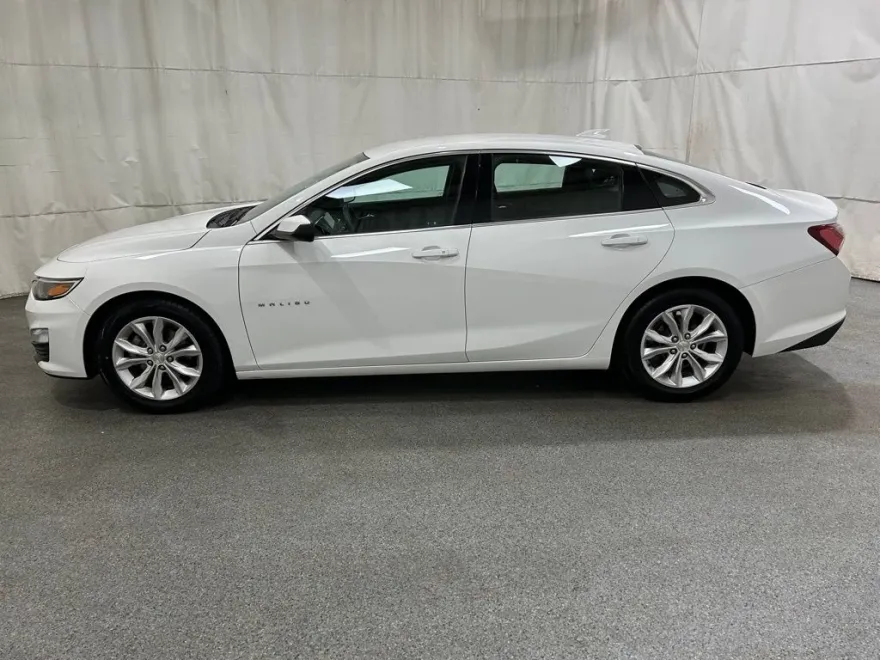 2021 Chevrolet Malibu 1LT photo 1